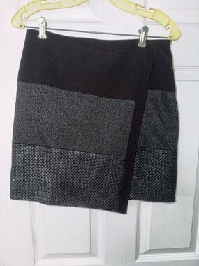 White House Black Market | Black Tonal Pencil Skirt | EUC | Size 2